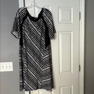 Avenue Black and White Geometric Midi Dress